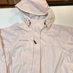 Columbia Omni-Tech Titanium rain jacket women’s S in blush pink EUC cozy & cute